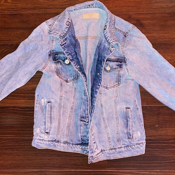 Distressed jean jacket - Picture 2 of 3